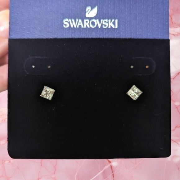 New Swarovski Stilla Attract Square Stud Earrings Princess Cut Crystal Studs - Picture 6 of 14